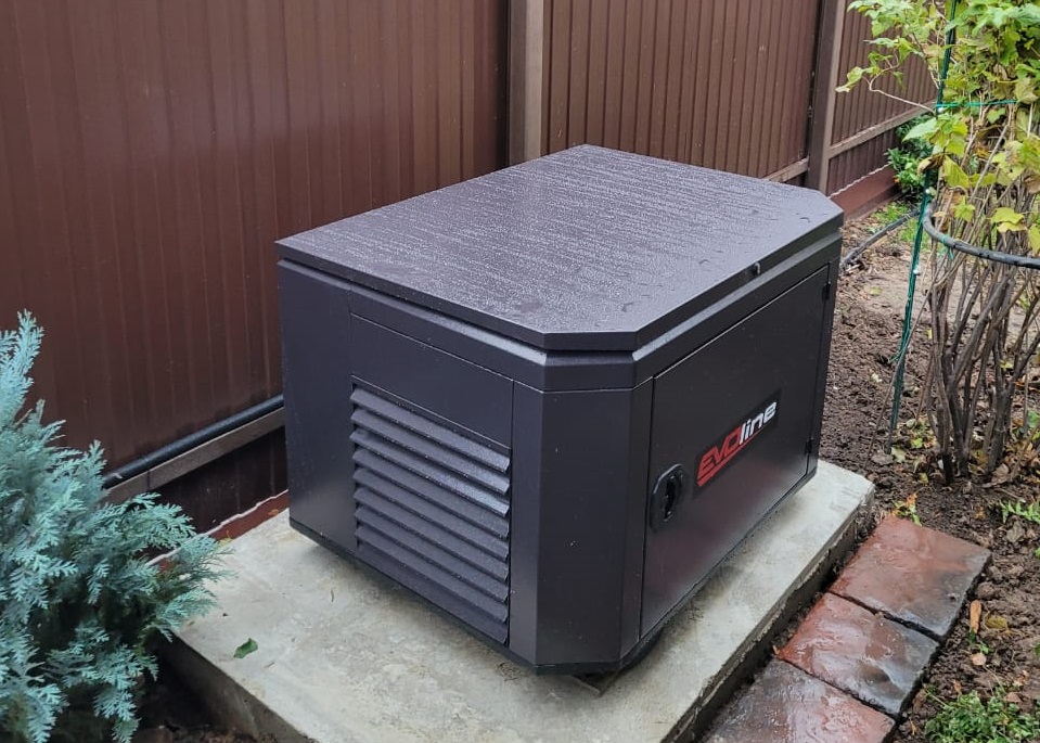 Установка бензинового генератора iPower A8500EA мощностью 8,5 кВт всепогодного шумозащитного в кожухе EVOLine для частного дома